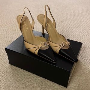 Chanel , size 10 , New!